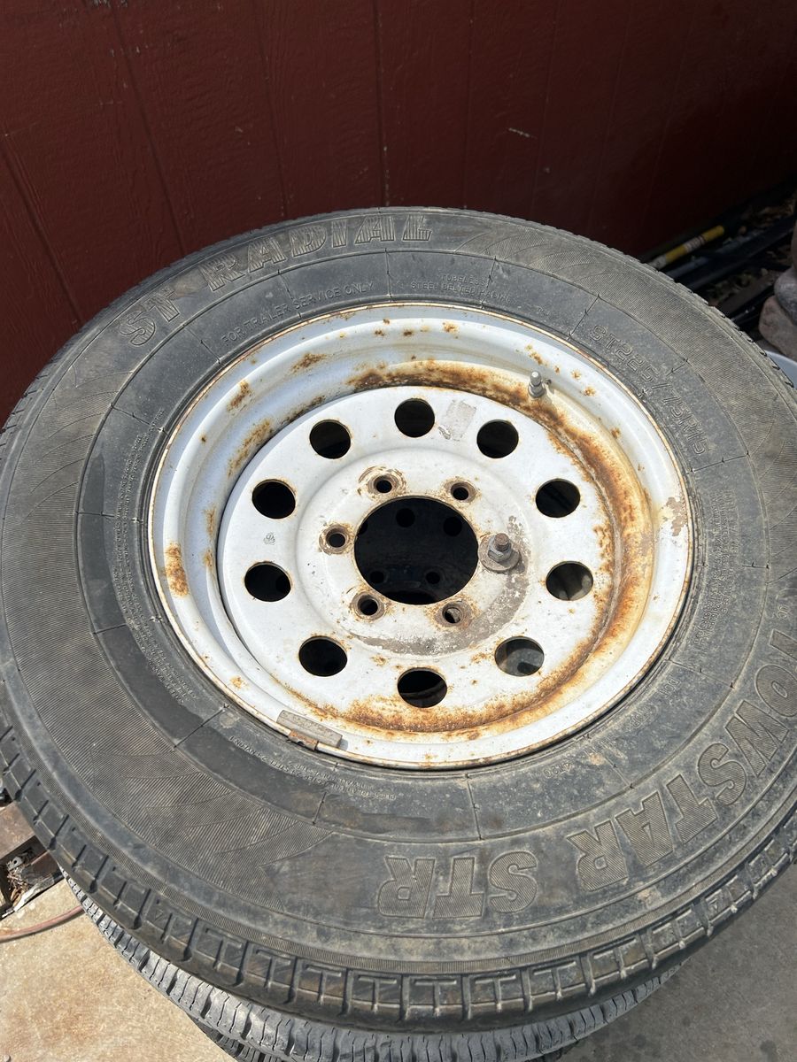 Towstar STR ST225/75R15 Trailer Tire on 15" Steel Wheel - Rusty but Usable