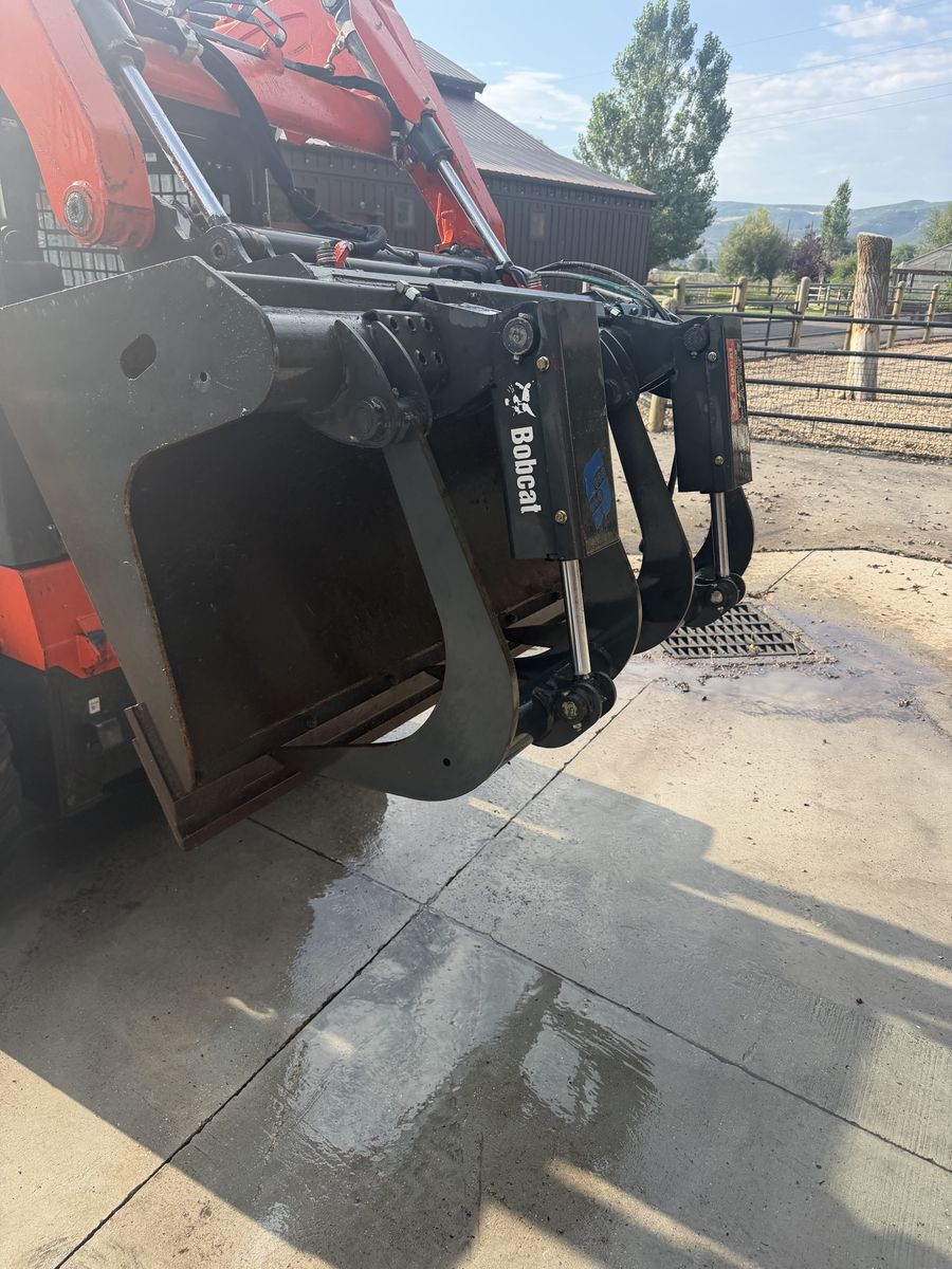 Bobcat OEM Industrial Grapple Bucket – 68” – Heavy Duty