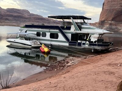 1996 Jamestowner Houseboat 65‘ X 16‘