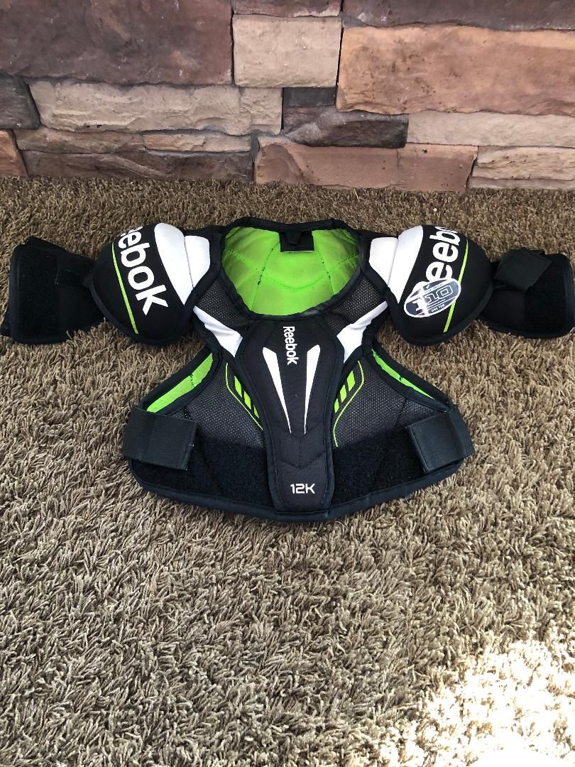 Reebok 12K Hockey Shoulder Pads - Junior Medium - Excellent Condition