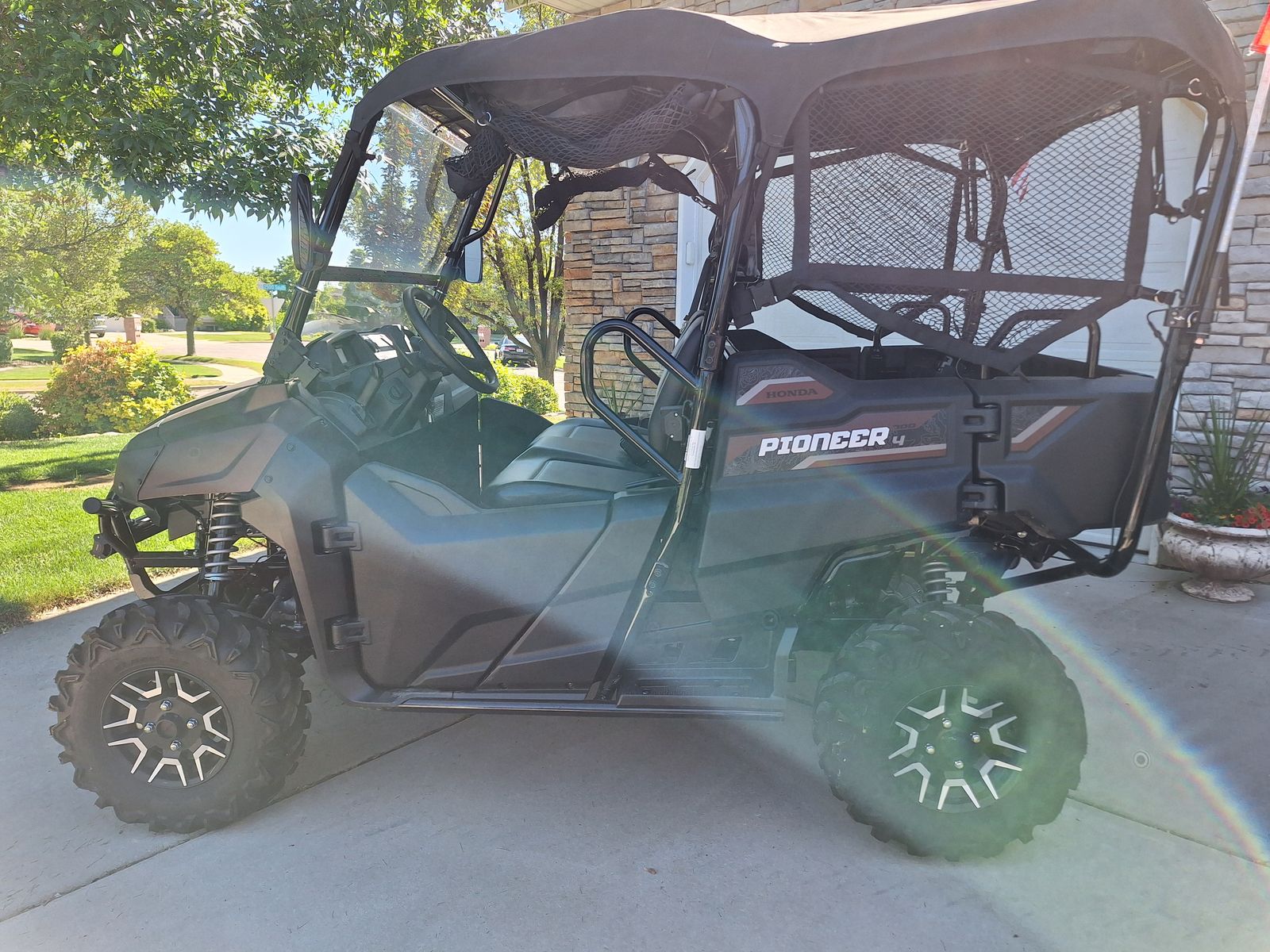 2022 Honda Pioneer Deluxe 4 700