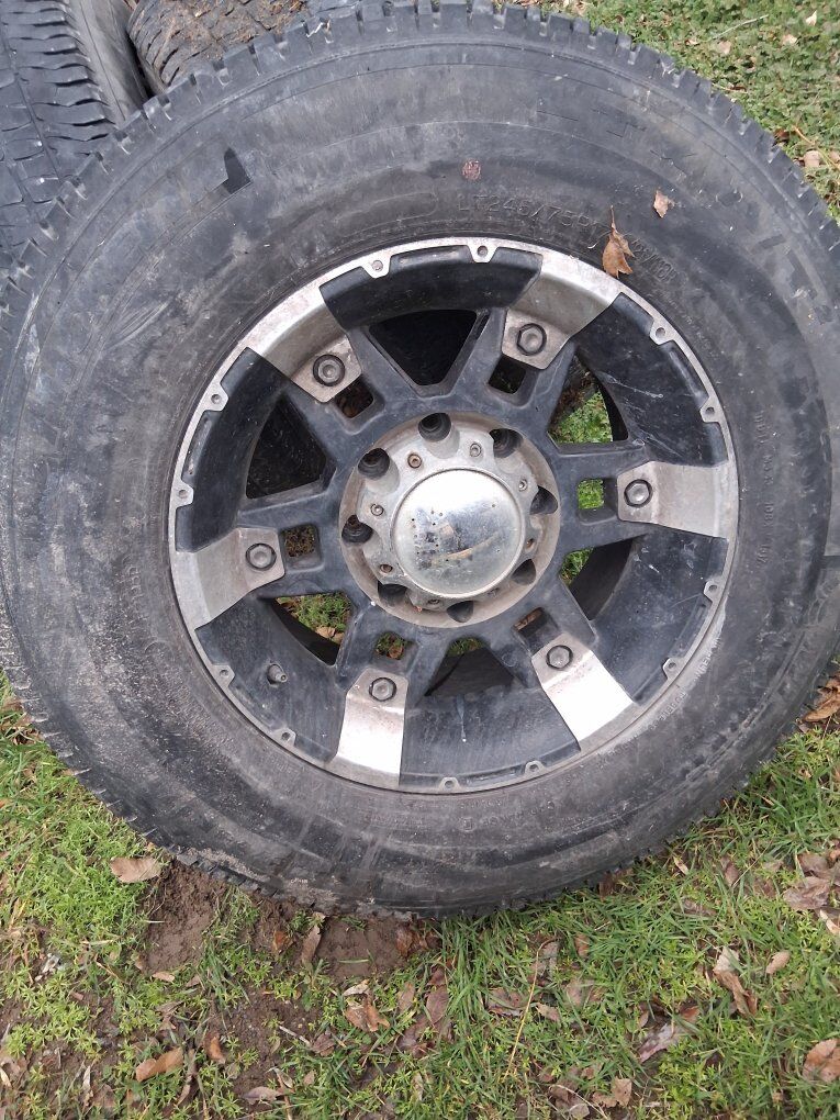 245/75r17 (121/118r) 8lug