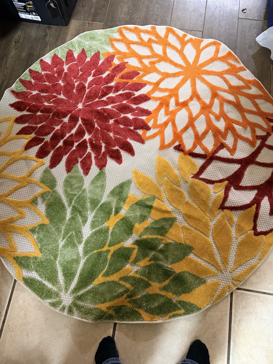 New. Springtime 5'3 Round Colorful Indoor/Outdoor