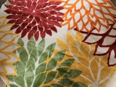 New. Springtime 5'3 Round Colorful Indoor/Outdoor