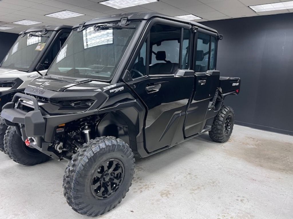2026 Can-Am® SSV DEF MAX XTCAB 65 HD11 BK 26 XT CAB HD11