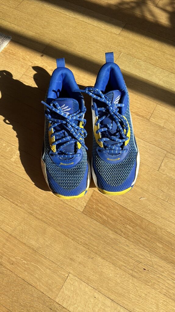 Under Armour - Steph Curry Kids Basketball Shoes