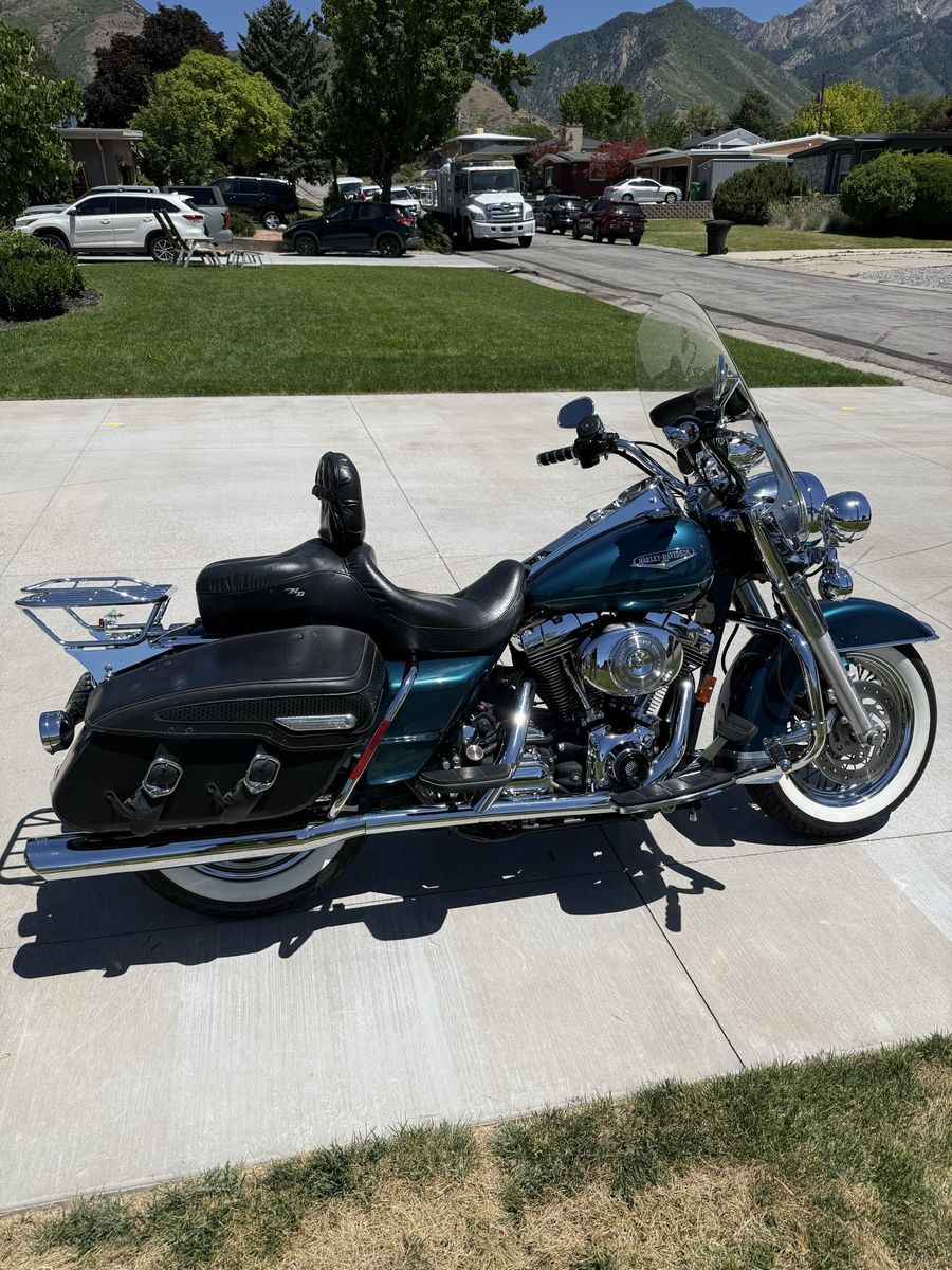 2004 Harley Road King  Classic FLHRCI