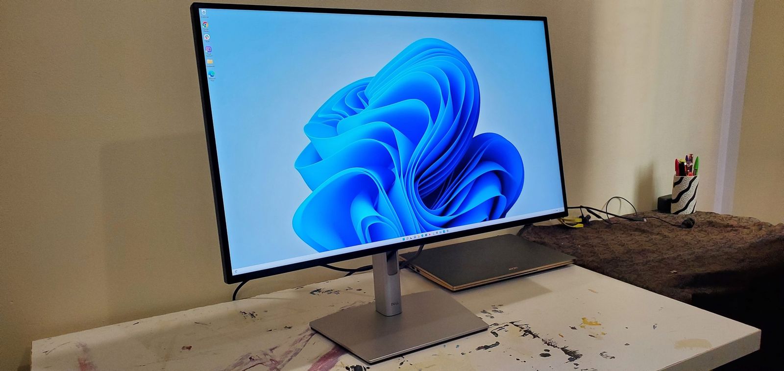 Dell UltraSharp 4K 27" U2723QE IPS Monitor-UCB-C Hub Thunderbolt Great Conditon