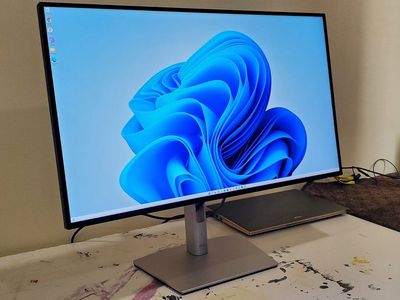 Dell UltraSharp 4K 27" U2723QE IPS Monitor-UCB-C Hub Thunderbolt Great Conditon
