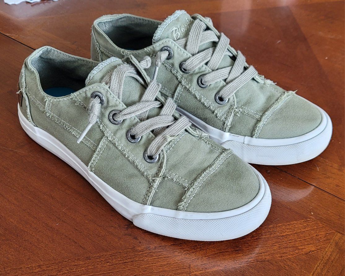Women's Size 8M Blowfish Malibu Green Canvas Shoes