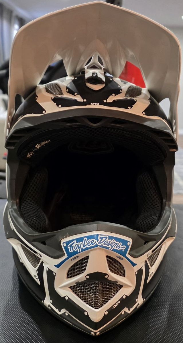Troy lee designs D3 helmet