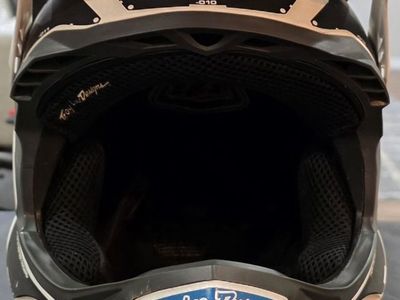 Troy lee designs D3 helmet