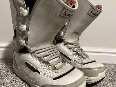 Burton Invader Snowboard Boots Size 6