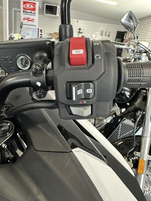 Main image 7