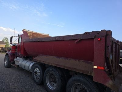 Dump truck rock bed