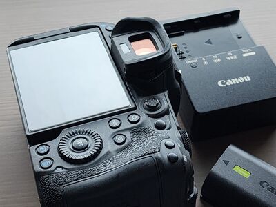 Canon R5 Body + Canon Charger + Canon LP-E6NH + Unused Canon Strap