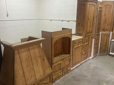 Solid Knotty Alder Kitchen Cabinets – Complete Set with Pantry, Hood & Glass Doors