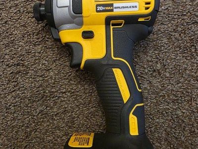 New Dewalt 20V MAX 1/4in. Impact