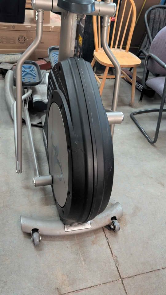 NordicTrack 9600E Elliptical Trainer Fitness Machine