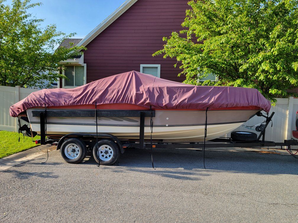 Reinell cuddy cabin 22ft boat