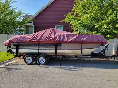 Reinell cuddy cabin 22ft boat