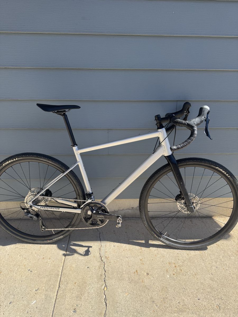 BMC URS AL gravel road bike. 105 12 speed. Size Large. Mint Condition