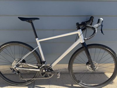 BMC URS AL gravel road bike. 105 12 speed. Size Large. Mint Condition