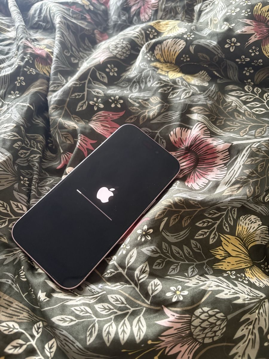 iPhone 15 - 128GB - Pink - UNLOCKED - Like New