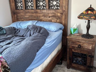 Solid wood Queen Bedroom Furniture Set