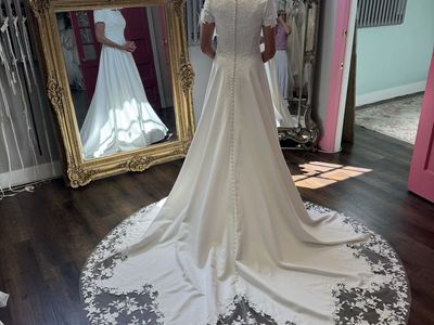 New Elegant White Wedding Dress with Short Sleeves & Lace Detail, Button Back