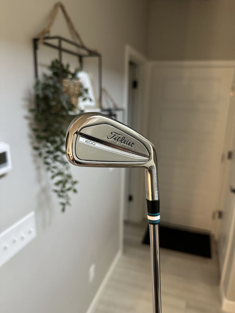 2023 Titliest T200 4 Iron (stiff)