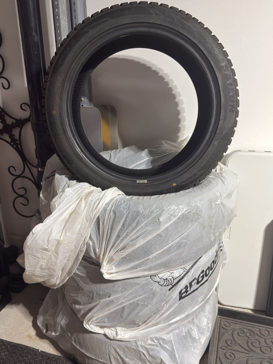 Sailun Ice Blazer WSTX BW 235/45R18 Snow Tires (Set of 4) - Less than 200 Miles!