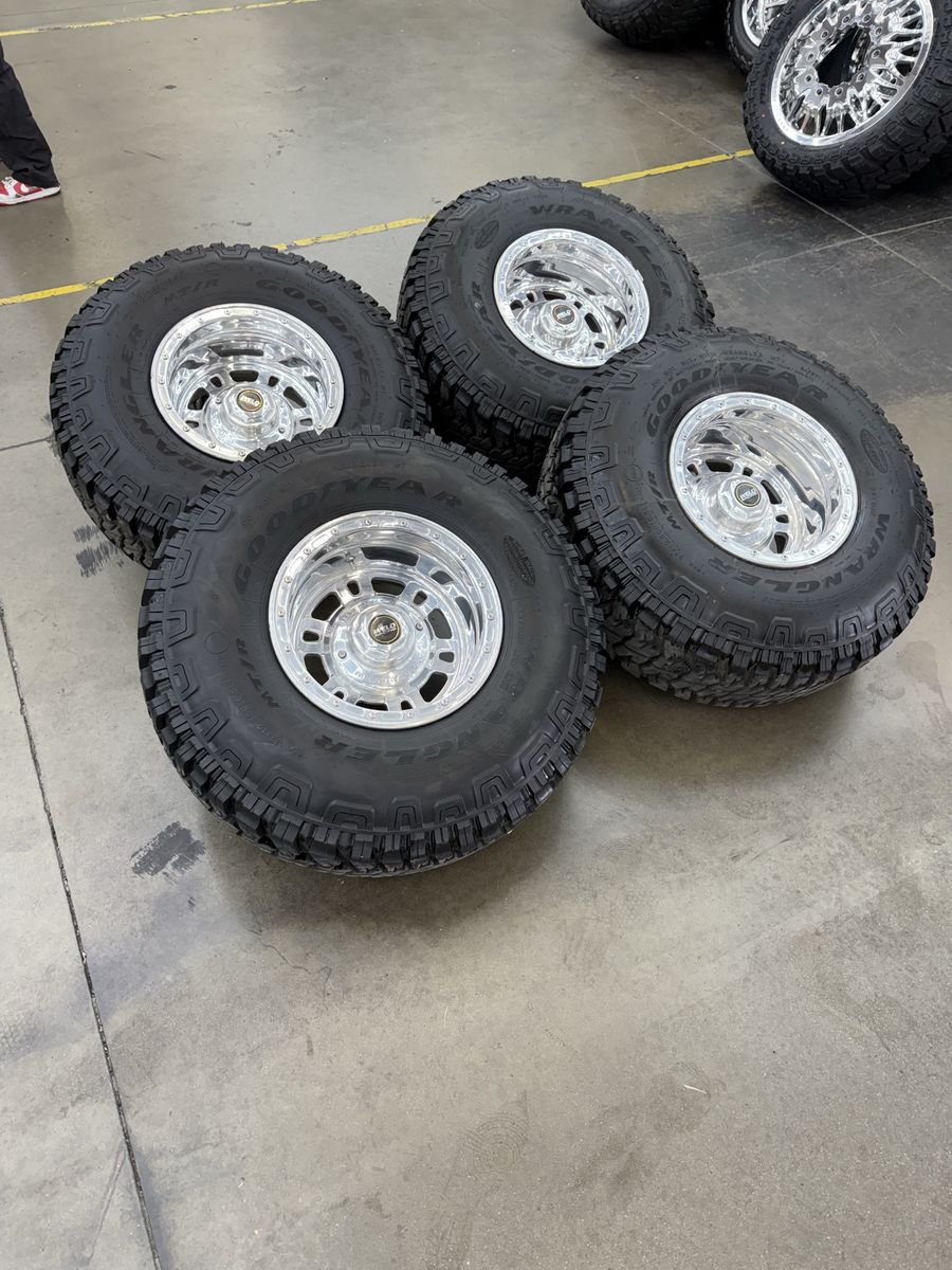 16.5x12 weld mountain crushers/ 37x12.50r16.5 tire