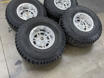 16.5x12 weld mountain crushers/ 37x12.50r16.5 tire