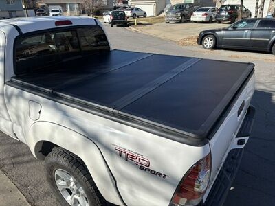 Toyota Tacoma Hard Folding Bed Cover 6ft 2nd Gen