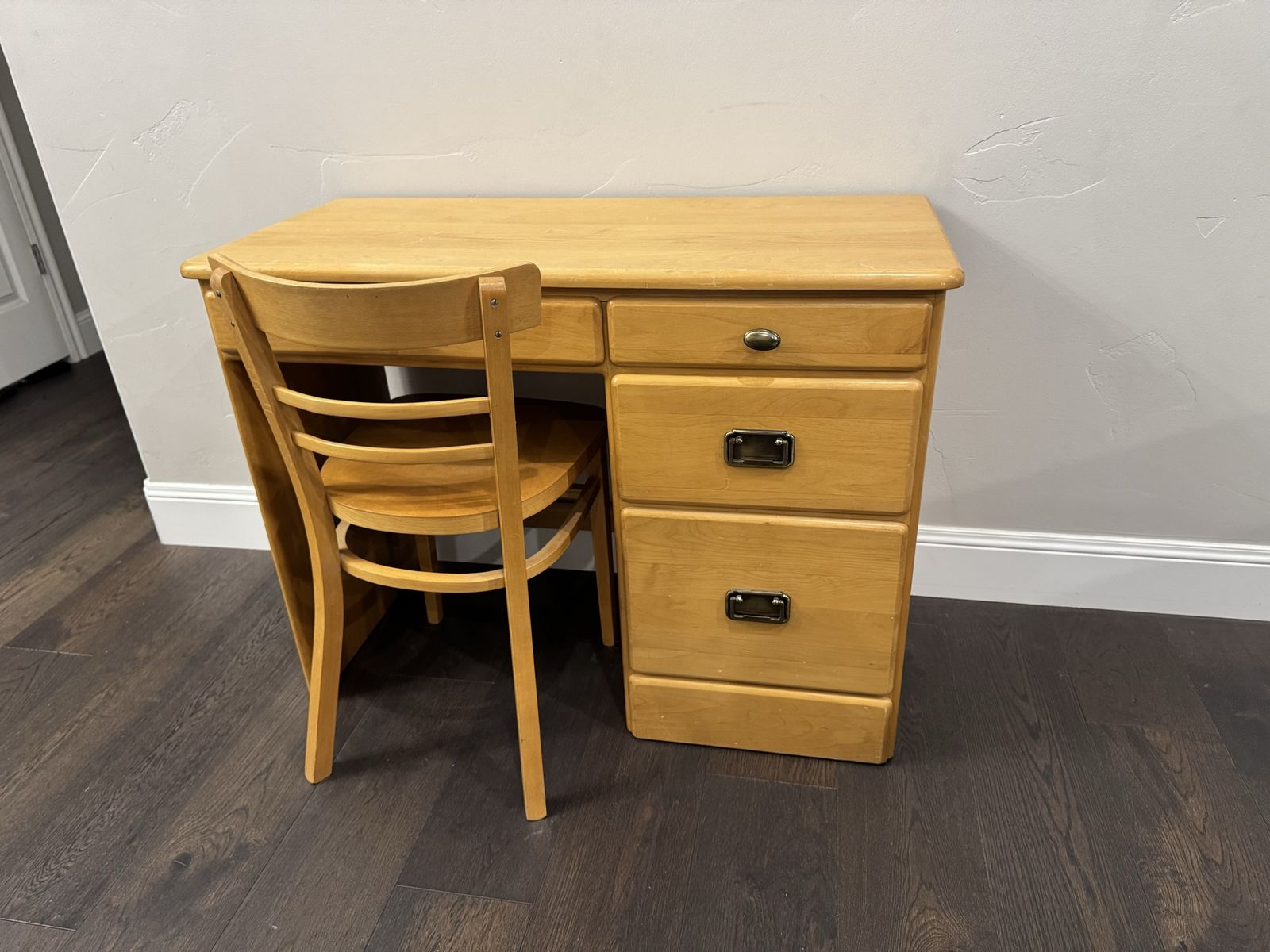 Vintage Kids desk and chair set