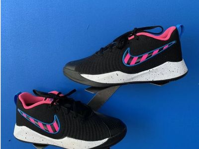 Youth 6 Nike Basketball Shoes