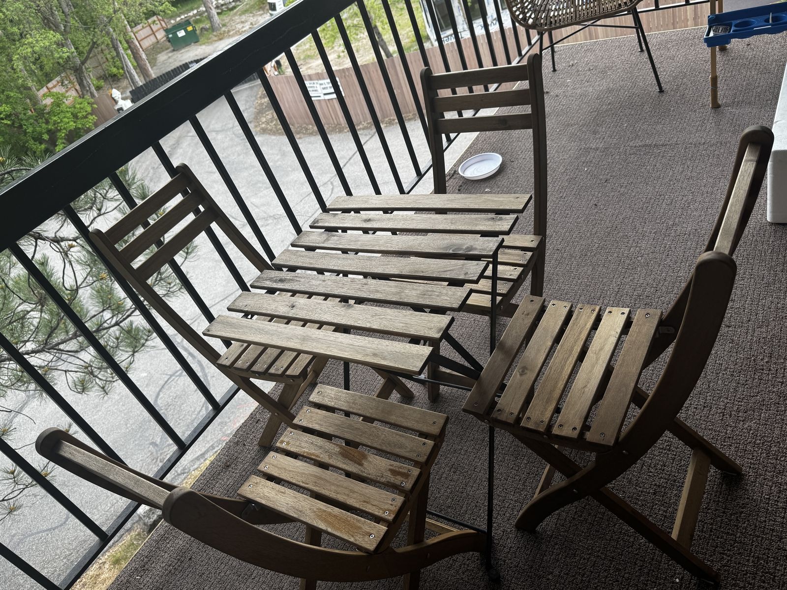 Outdoor table and chairs set