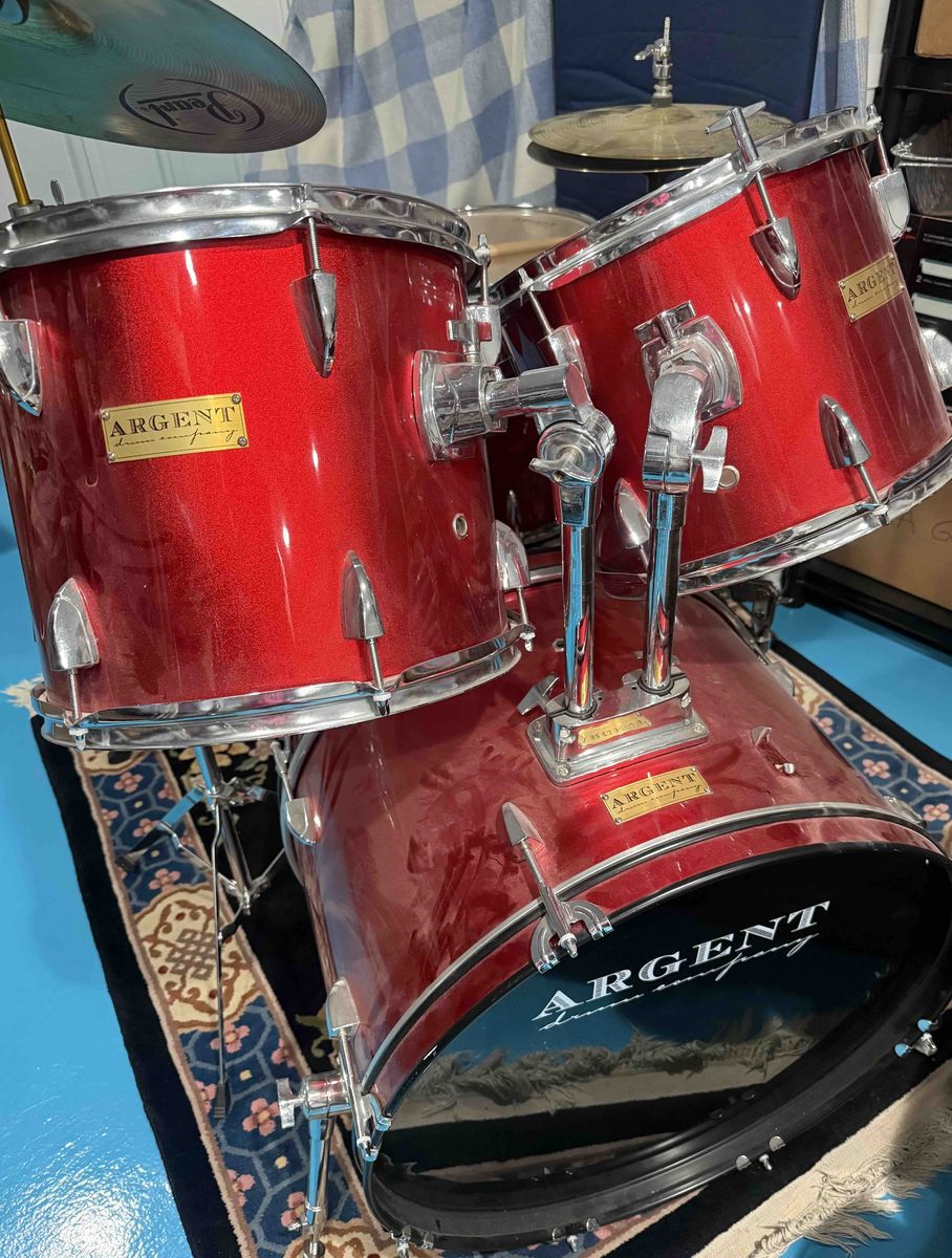 Argent 5 Piece Drum Set with Hardware and Cymbals