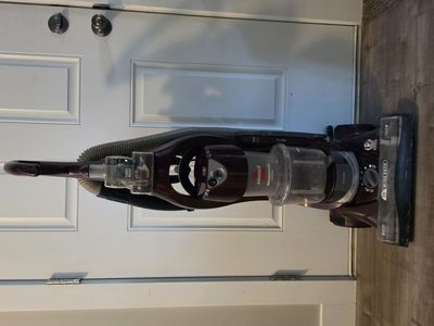 Bissell Vacuum - Momentum Cyclonic