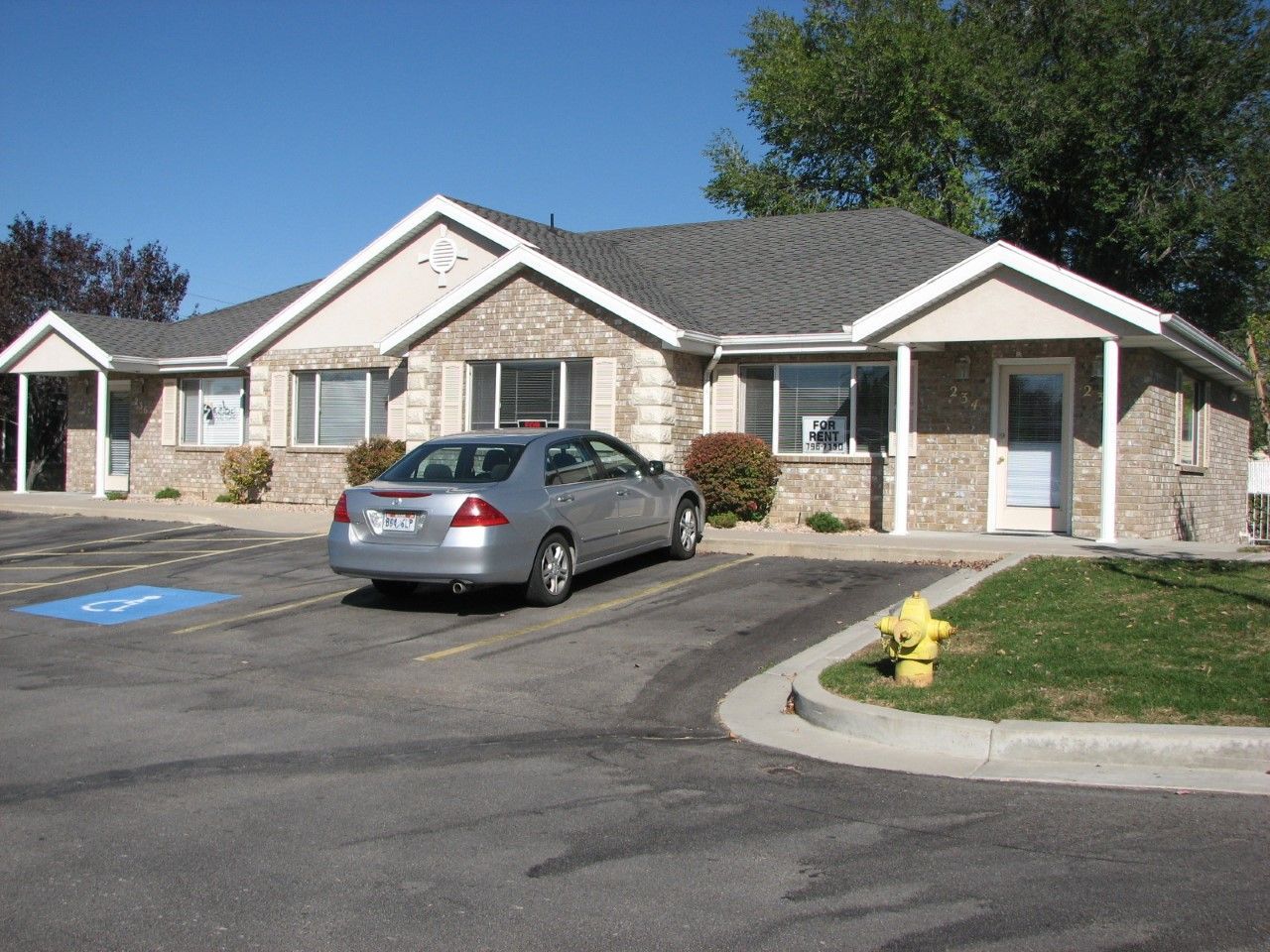 AFFORDABLE OFFICE SPACE WITH 3 OFFICES, RECEPTION ROOM and RESTROOM. OREM