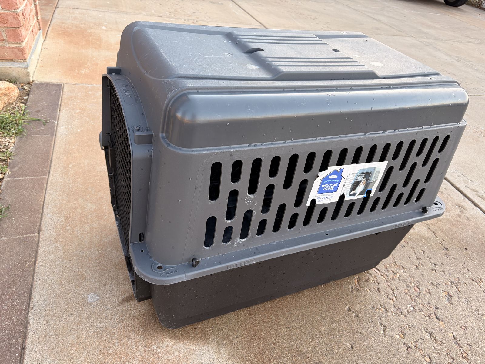 Petmate DOG KENNEL 33"L x 22" W x 27" H