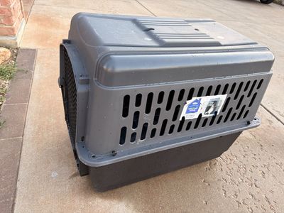 Petmate DOG KENNEL 33"L x 22" W x 27" H