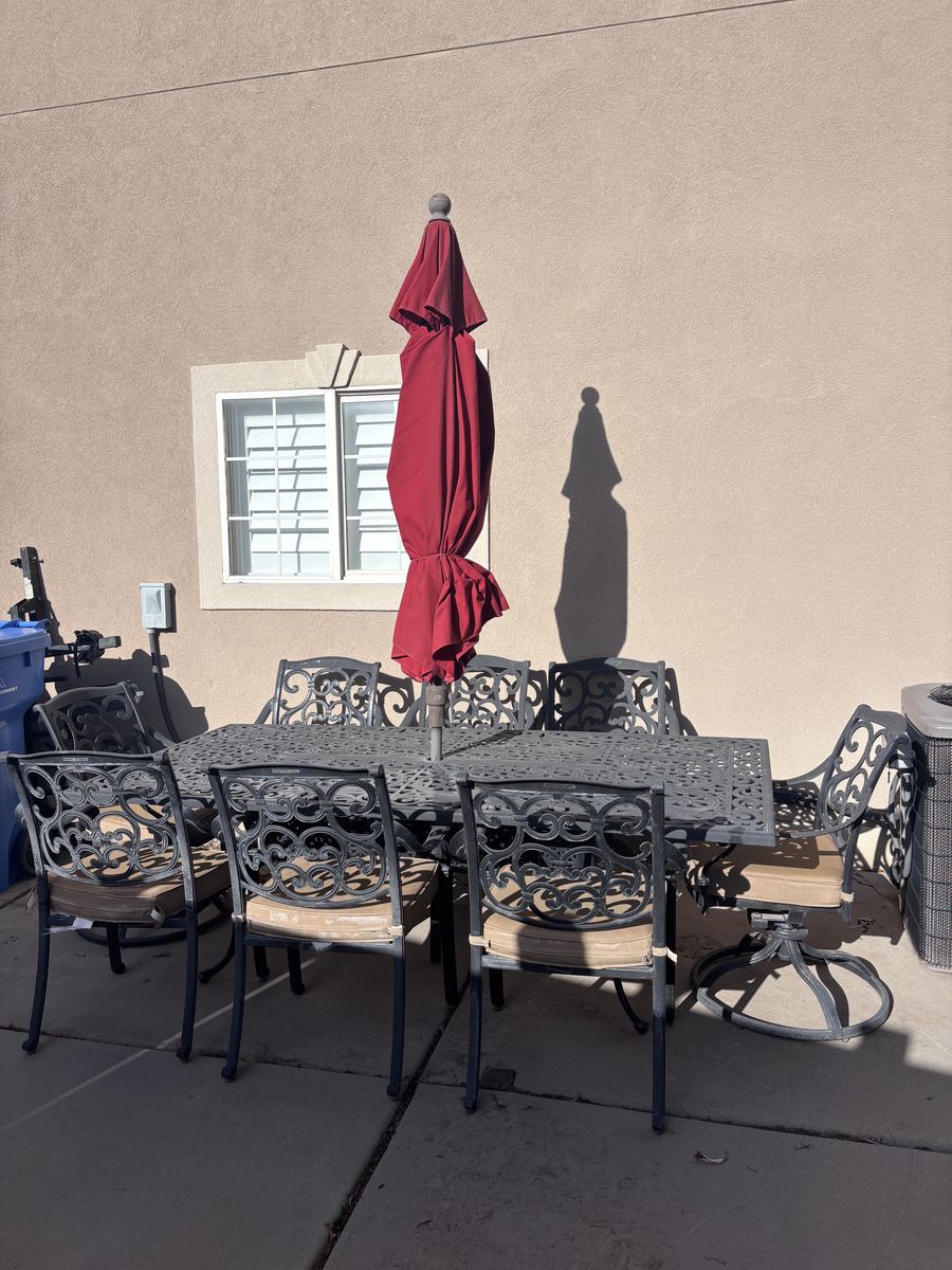 Patio Table & Chairs w/ umbrella