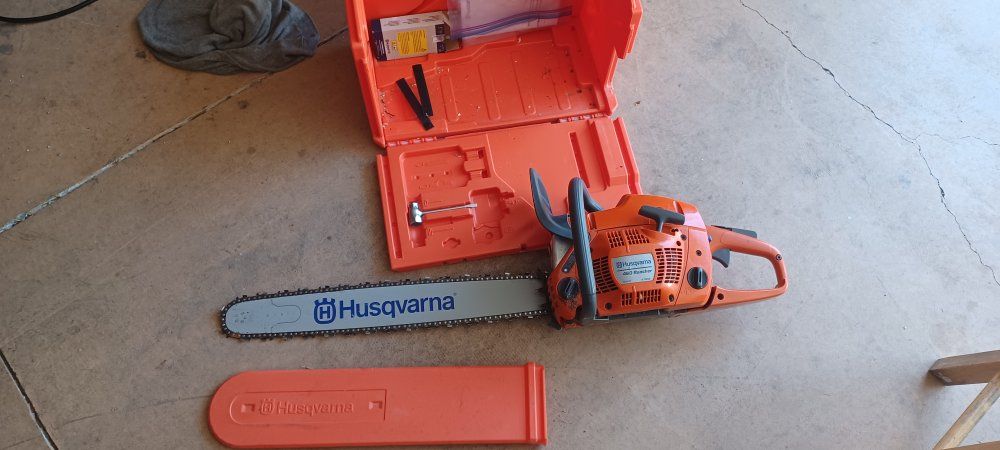 Husqvarna 460 Rancher Chainsaw 24-inch Bar with Case and Accessories Used