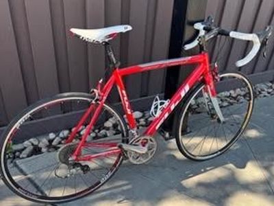 Fuji Roubaix 1.0 Road Bike - Red/White