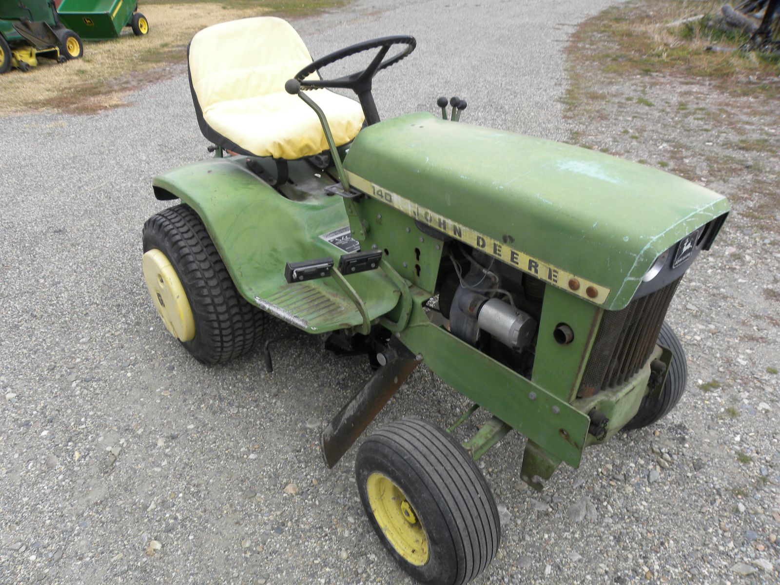 John Deere 140