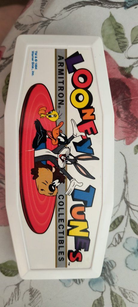 Armitron Looney Tunes Musical Watch Bugs Bunny Taz Gold Tone Black Band