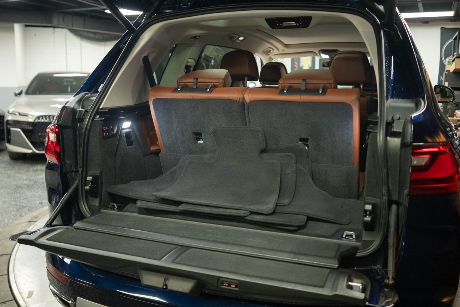 Main image 7