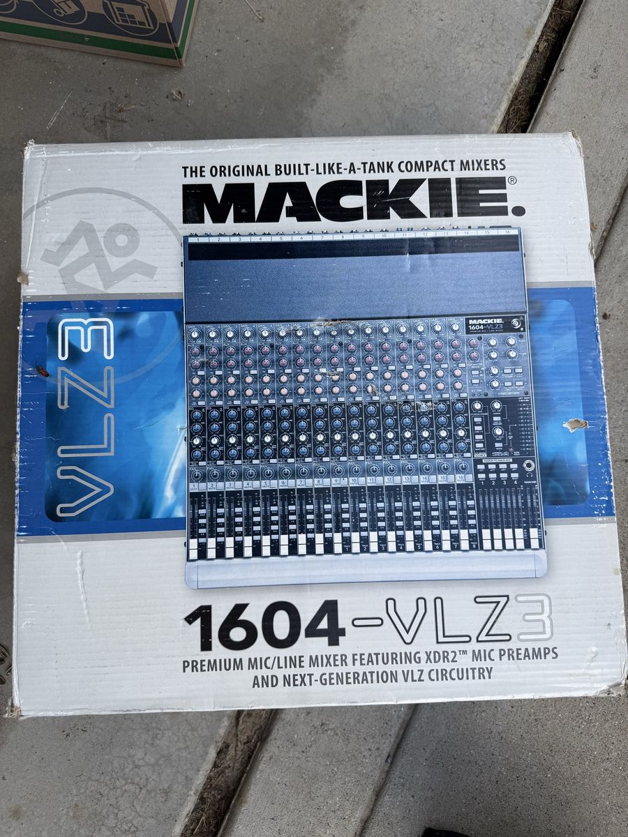 Mackie 1604-VLZ3 Premium Mic/Line Mixer with Original Box